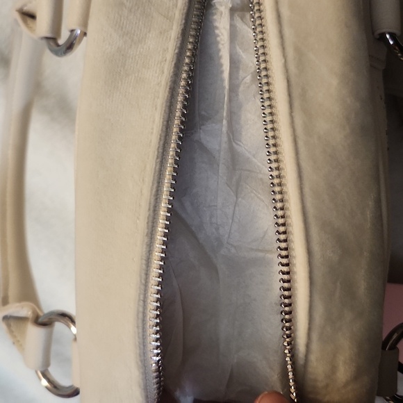 BNWT Juicy Couture White Handbag with Mini Pouch and bedazzling - Picture 7 of 7